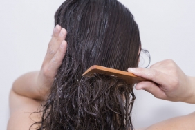 duşta banyoda saç bakımı yapmak önerileri saç maskesi şampuanlama nasıl olmalı