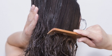 duşta banyoda saç bakımı yapmak önerileri saç maskesi şampuanlama nasıl olmalı