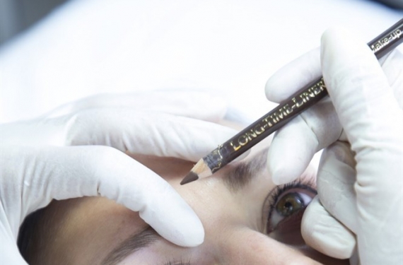 Eyeliner Kontur ile Kalıcı Eyeliner