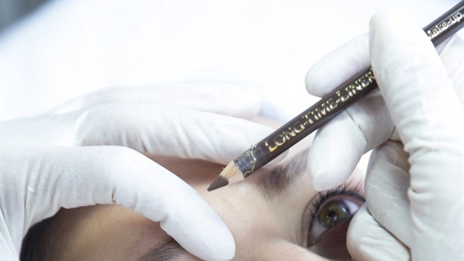 Eyeliner Kontur ile Kalıcı Eyeliner
