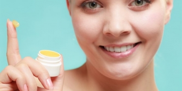 Vazelin ile Kaş Gürleştirme