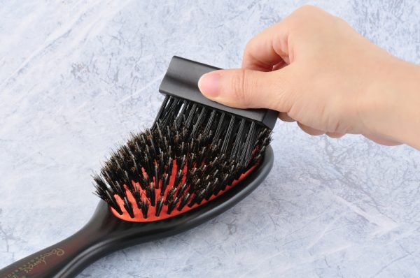 hair combs cleaning