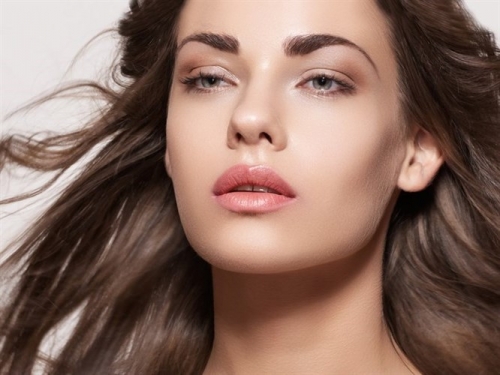 İdeal Dudak Şeklini ve Dudak Rengini Belirlemek