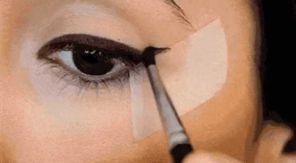 Basit Göz Makyajı Nasıl Yapılır? - Eyeliner Uygulaması