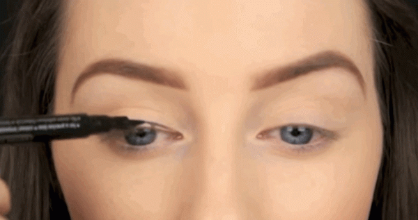 Noktalarla Eyeliner Çekmek