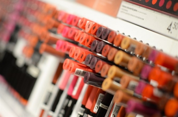 Kalıcı Olmasını İstediğiniz Makyaj Malzemelerin Zararları Neler