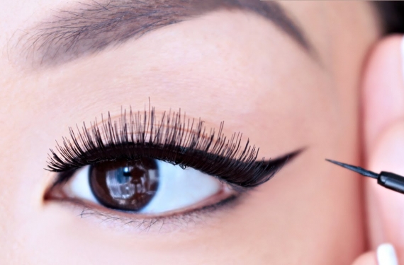 Eyeliner Nasıl Çekilir? Kolay Eyeliner Çekme Yöntemi