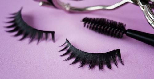 Mıknatıslı Kirpikler